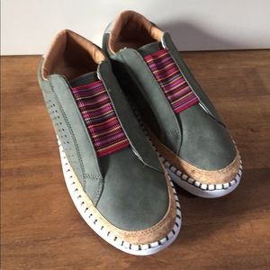 ellemiss slip-on sneakers - size 8